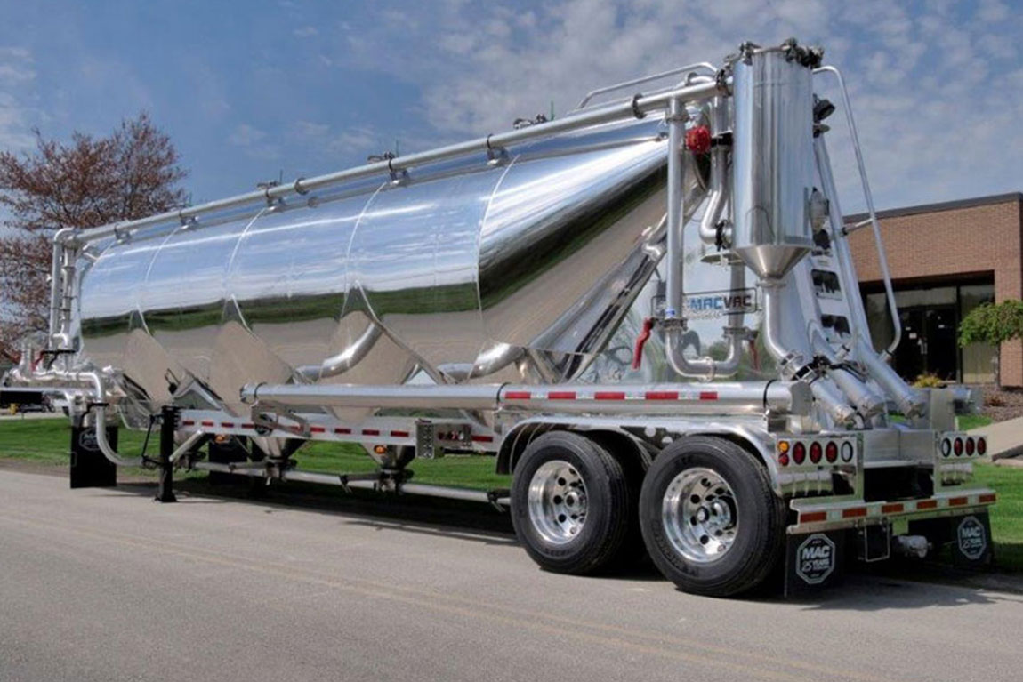 MAC Pneumatic Tank Trailer with MACVAC