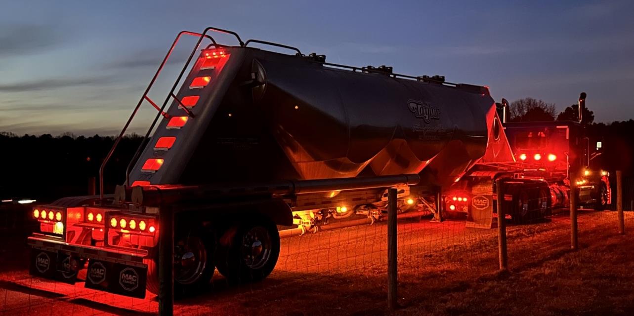 AeroMAC Pneumatic Tank Trailer