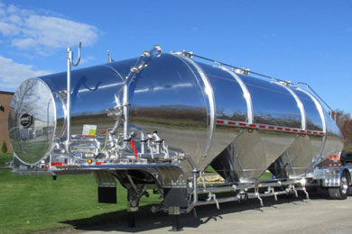 MAC Pneumatic Tank Trailer